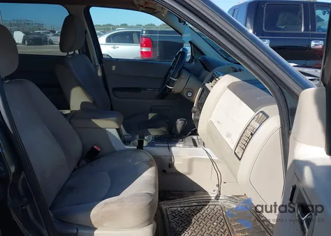 2008 Mercury Mariner V6 z USA, uszkodzony, nr VIN 4M2CU81118KJ31794